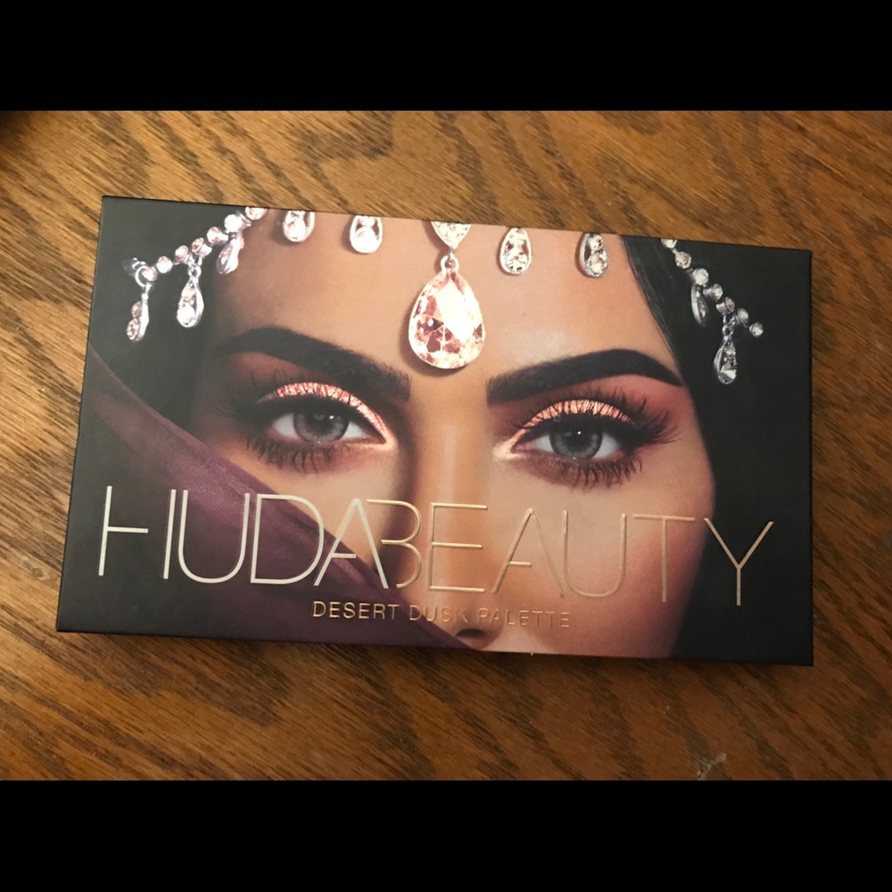Huda Beauty Desert Dusk Palette